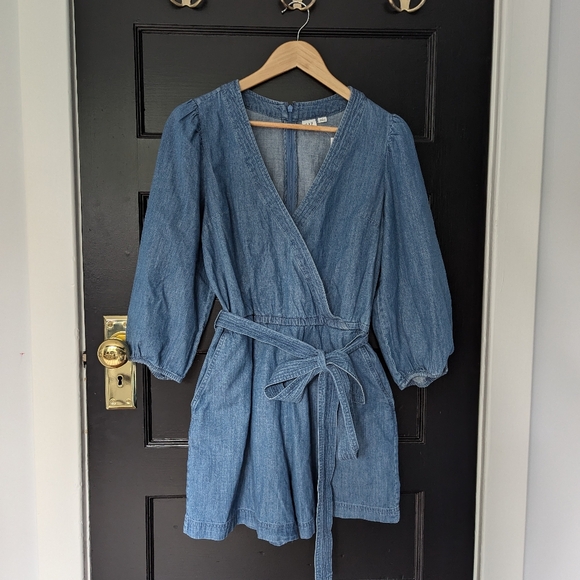 NWT GAP denim chambray puff sleeve V-neck romper - Picture 1 of 6